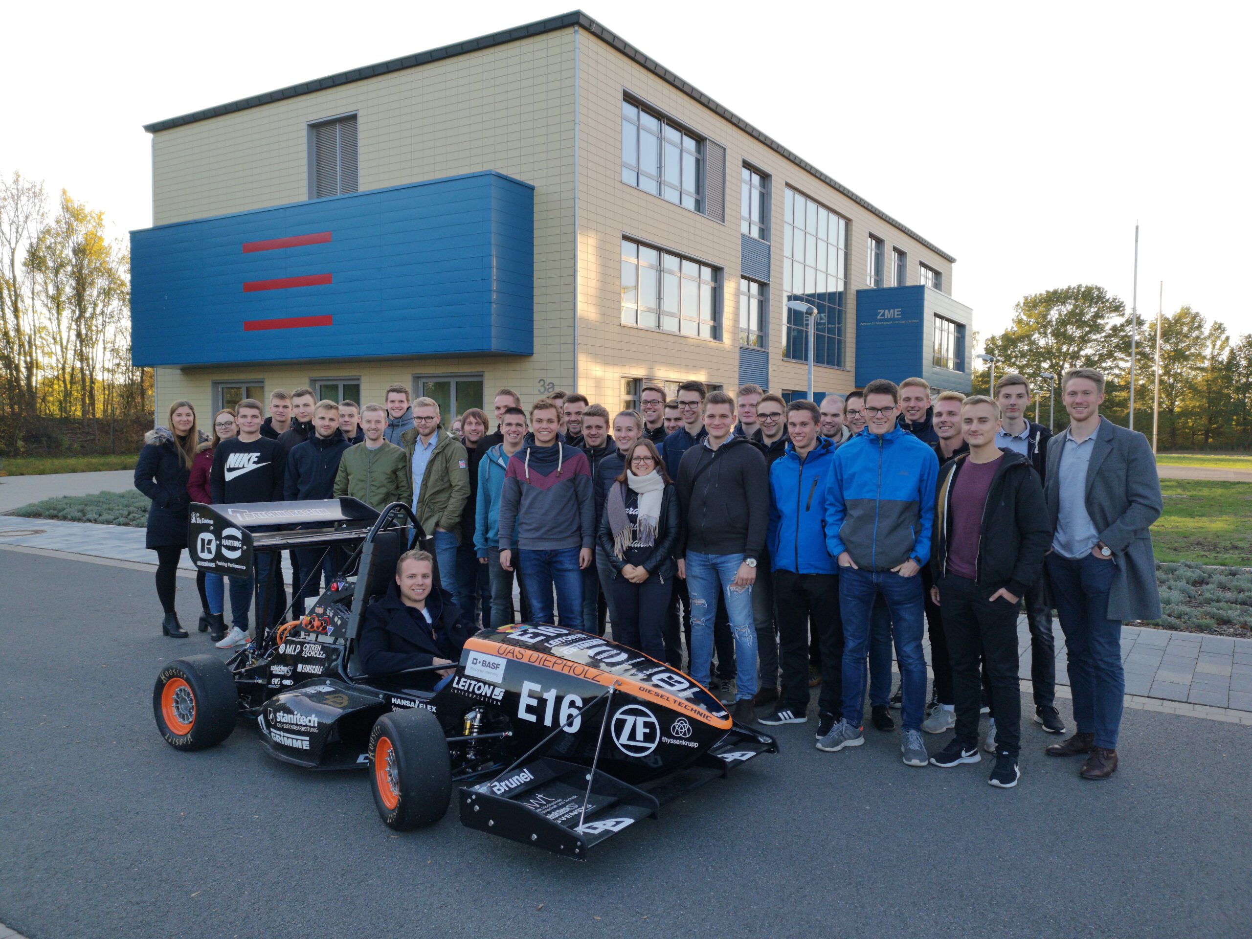 Mehr über den Artikel erfahren Das neue Team findet sich